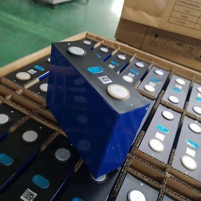 น้ำหนักเบา 3.2v 100ah 102ah Lfp Prismatic Cell Lifepo4 ที่เก็บพลังงานแสงอาทิตย์แบบชาร์จไฟได้